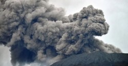 इन्डोनेसियामा ज्वालामुखी विष्फोट हुँदा ११ पर्वतारोहीको मृत्यु