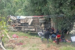 बैतडीकाे मेलाैलीमा बस दुर्घटना, १ जनाकाे ज्यान गयाे