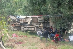 बैतडीकाे मेलाैलीमा बस दुर्घटना, १ जनाकाे ज्यान गयाे