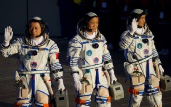 चीनले नयाँ अन्तरिक्ष स्टेशनमा बस्ने गरी तीन अन्तरिक्ष यात्री पठायो